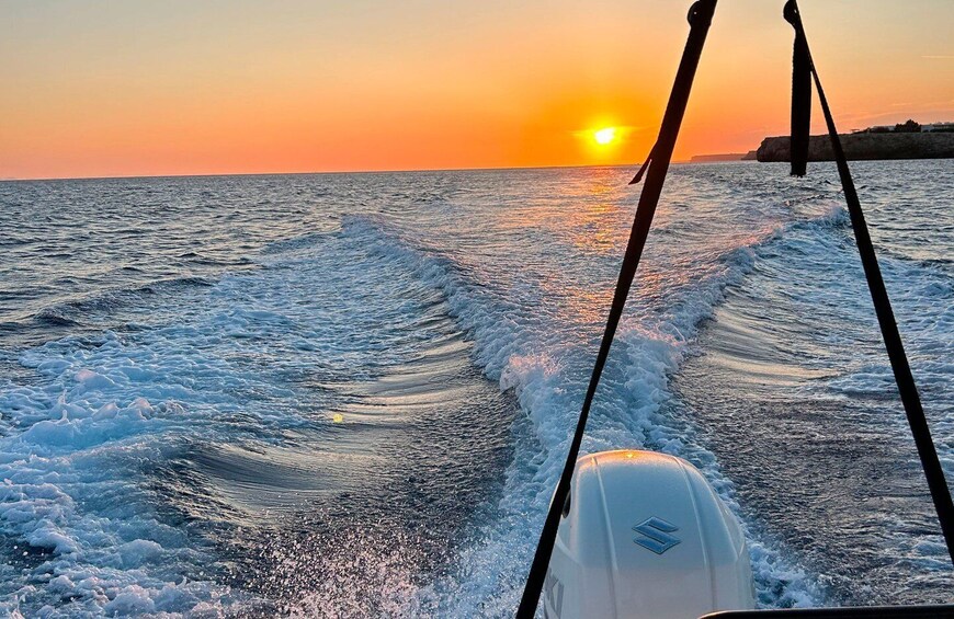 Paseo privado en barca Puerto de Mahón (2h) Sunset Tour