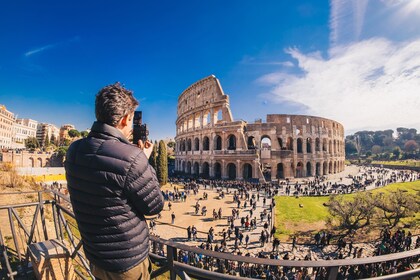 Colisée et Rome antique avec Forum et mont Palatin