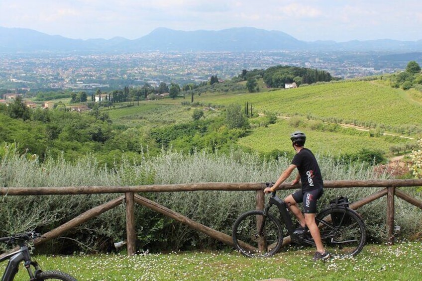 LUCCA E-BIKE -the cycle path and the rinassance villas