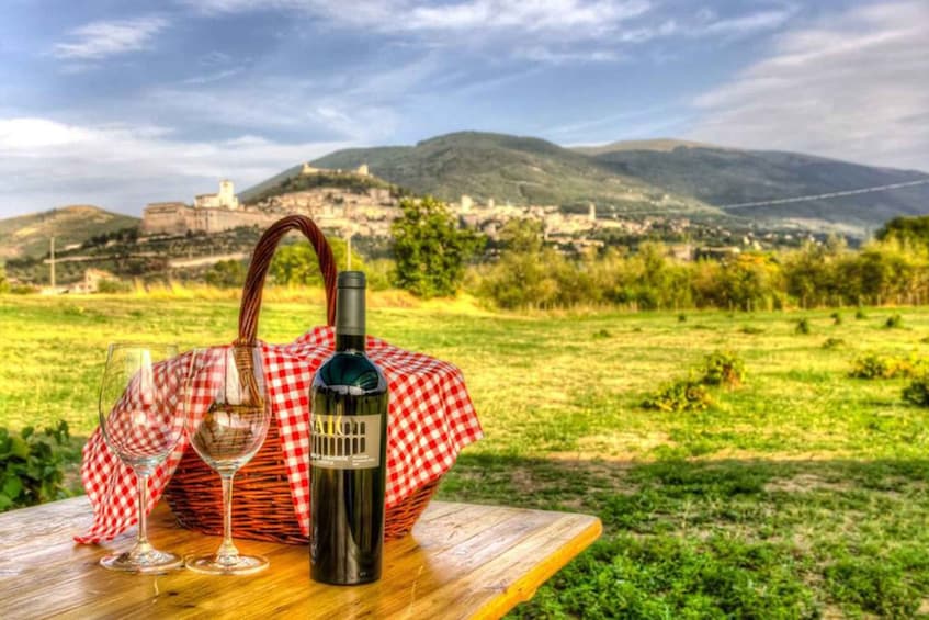 Pic nic Deluxe Assisi and wine tasting 5 wines