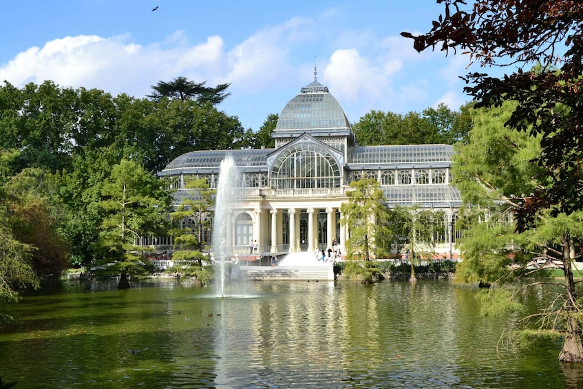 Picture 1 for Activity Madrid: El Retiro Park & City Sightseeing Audio Tour