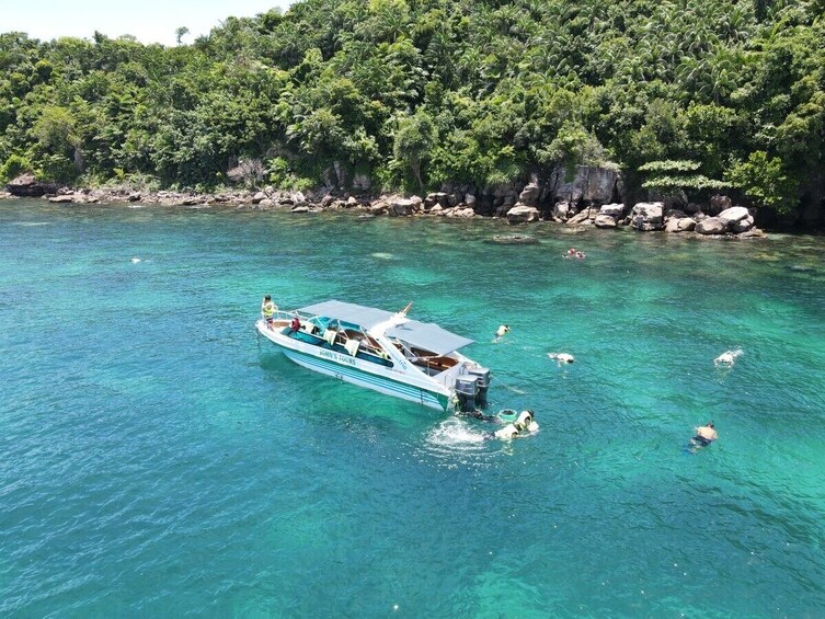 Phu Quoc Luxury Speed Boat Snorkel and Island Hopping with Lunch