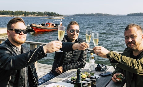 Helsinki: Adrenaline Combo Tour per helikopter en RIB boot