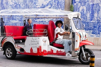 Porto: Tuk tuk vip guided tour - 1.30h