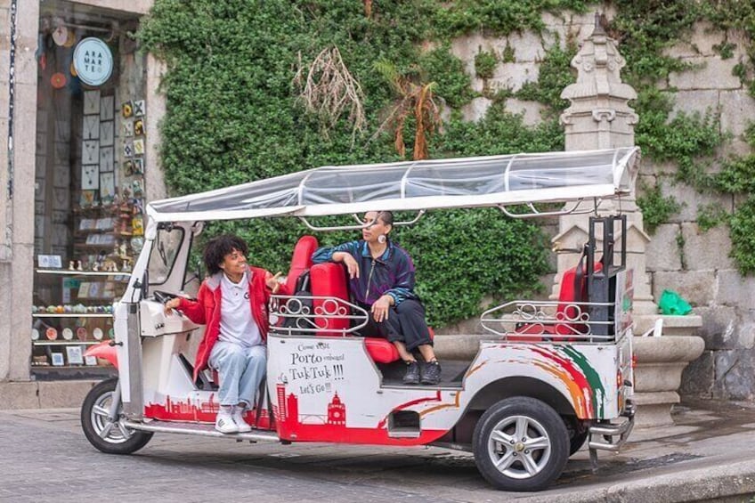 Porto: Tuk tuk vip guided tour - 1.30h