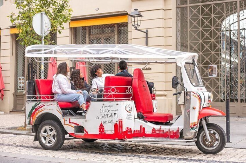 Porto: Tuk tuk vip guided tour - 1.30h