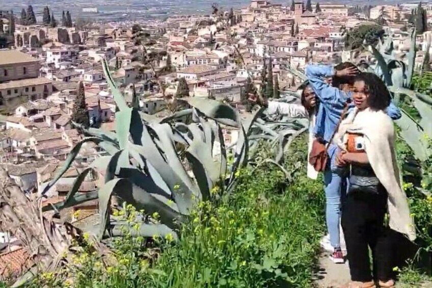 Discover the caves of San Miguel and Sacromonte Private Tour