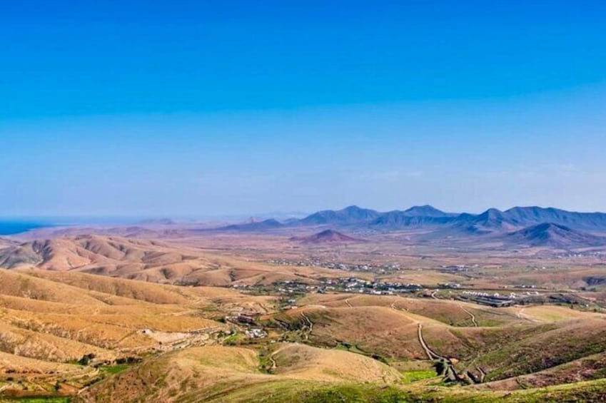 Discover the entire island Fuerteventura on a magical guide tour