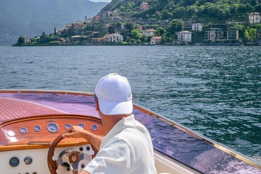 2-Hour Private Tour by Classic Motorboat on Lake Como