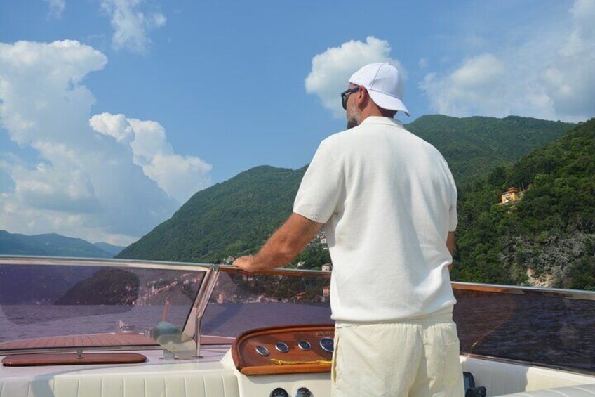 2-Hour Private Tour by Classic Motorboat on Lake Como