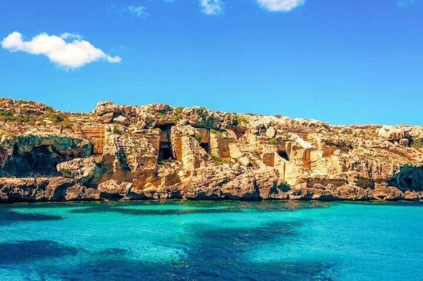 Boat trip around Favignana and Levanzo starting from Favignana