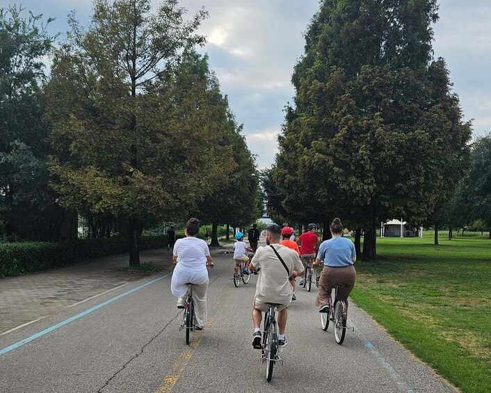 Picture 6 for Activity Seoul: Han River Urban Nature Bike Tour