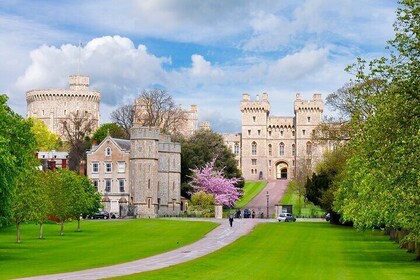 Stonehenge and Windsor Tour from London