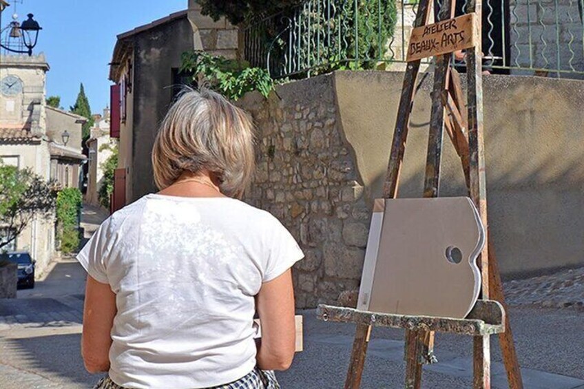 Open-air art workshop classes.