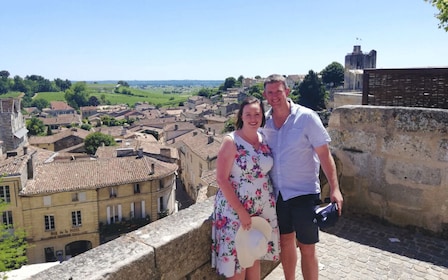 Au départ de Bordeaux : visite guidée de dégustation de vins à Saint-Emilio...