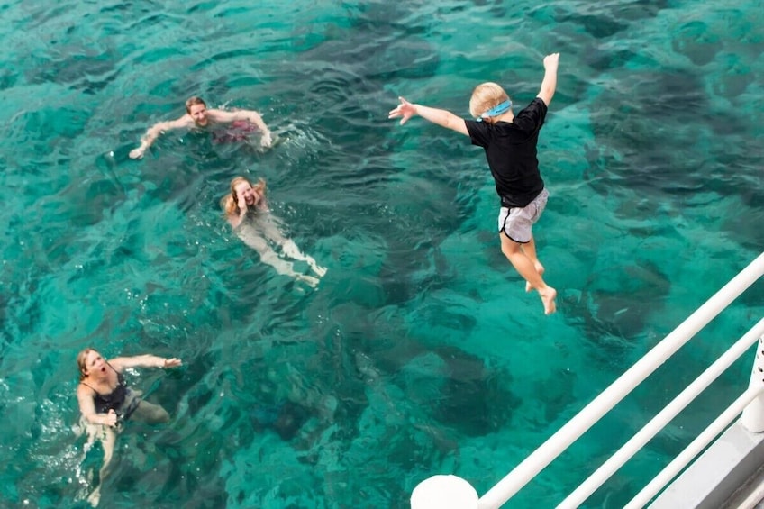 Snorkeling Beach Day Tour Finger Nail Island Gam Ghi May Rut Islands