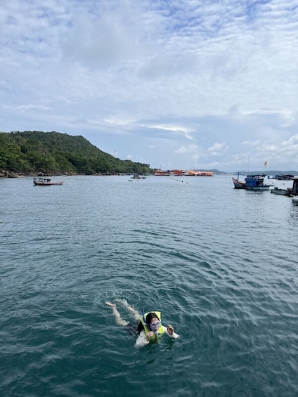 Snorkeling Beach Day Tour Finger Nail Island Gam Ghi May Rut Islands