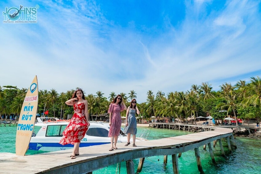 Snorkeling Beach Day Tour Finger Nail Island Gam Ghi May Rut Islands