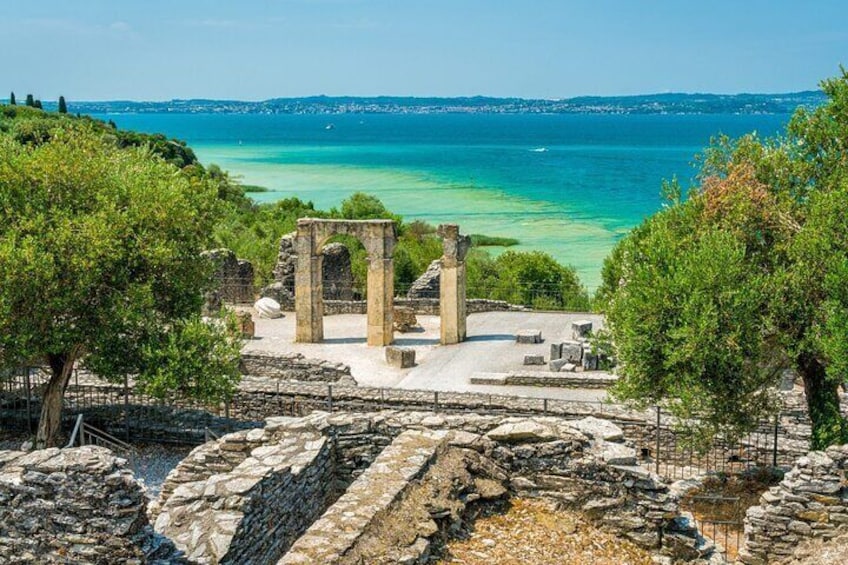 Inspiring Family Walking Tour in Sirmione