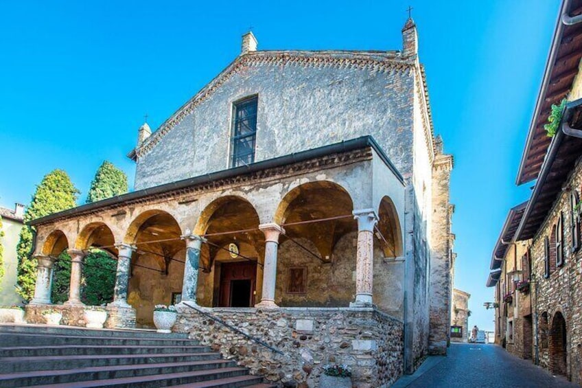 Inspiring Family Walking Tour in Sirmione