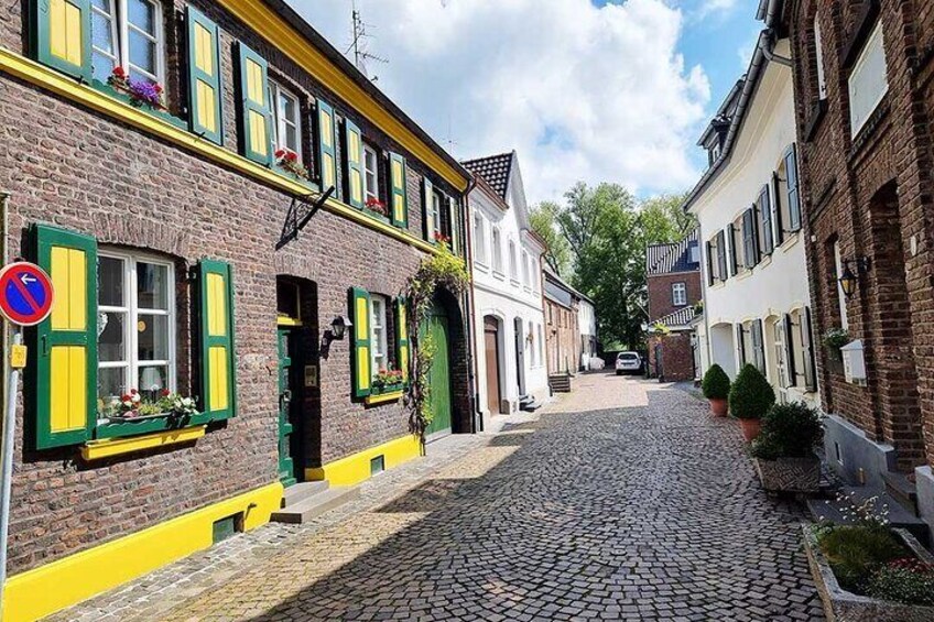 Private audio book city rally around the fortress Zons in Dormagen