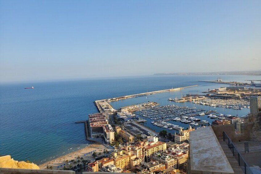 Half Day Guided Walking Tour to Explore Alicante City