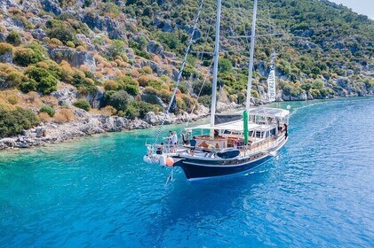 Sail Turkey: 18-39's Gulet cruises for Young Adults