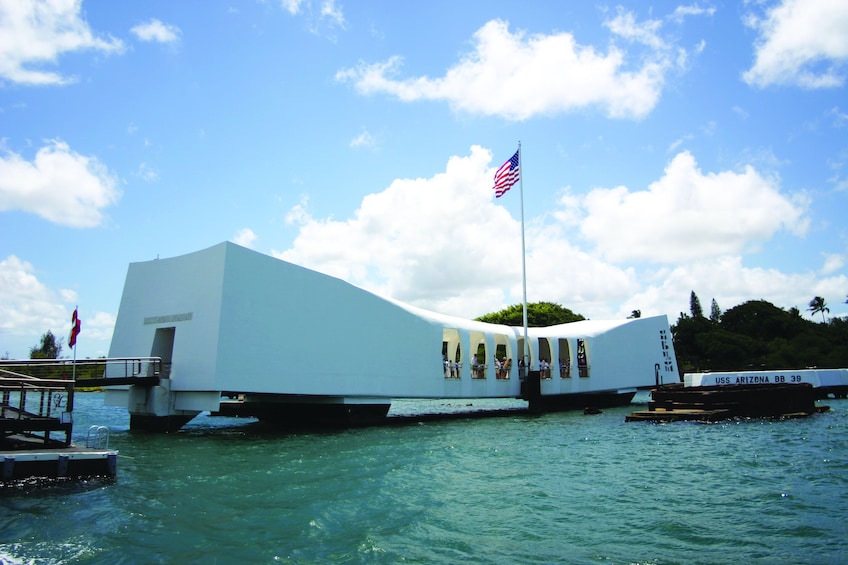 Day Trip WWII Heroes Tour From Kauai to Oahu