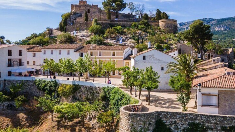 Guadalest and Algar Waterfalls Tour from Alicante or Benidorm