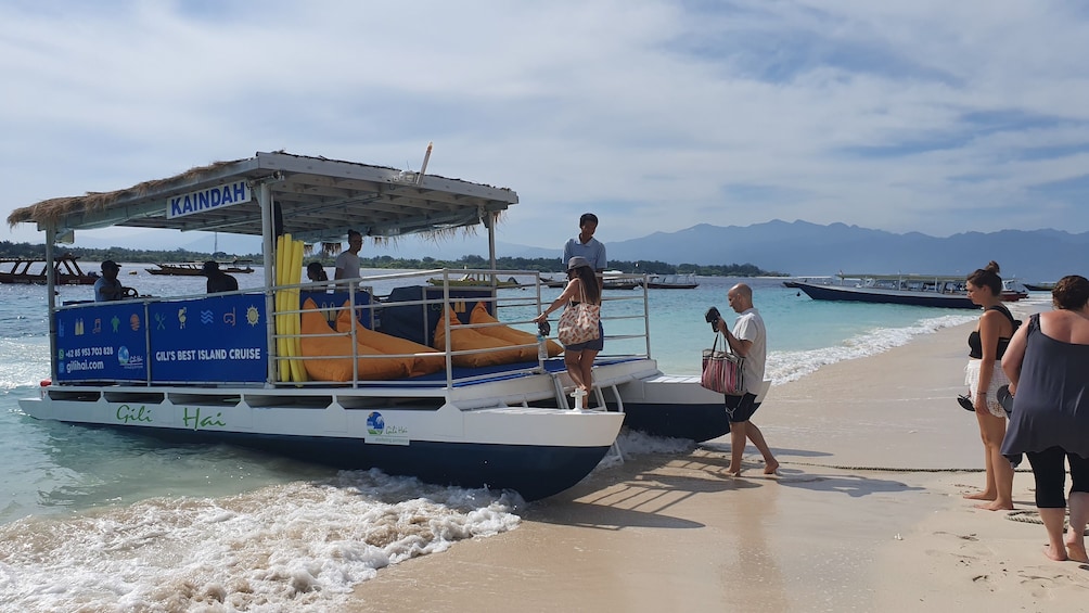 Gili Hai Cruise