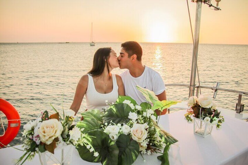 Oyster Sunset Sail and Dinner in Aruba