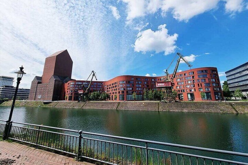 Private audio book city rally around Duisburg’s inner harbour