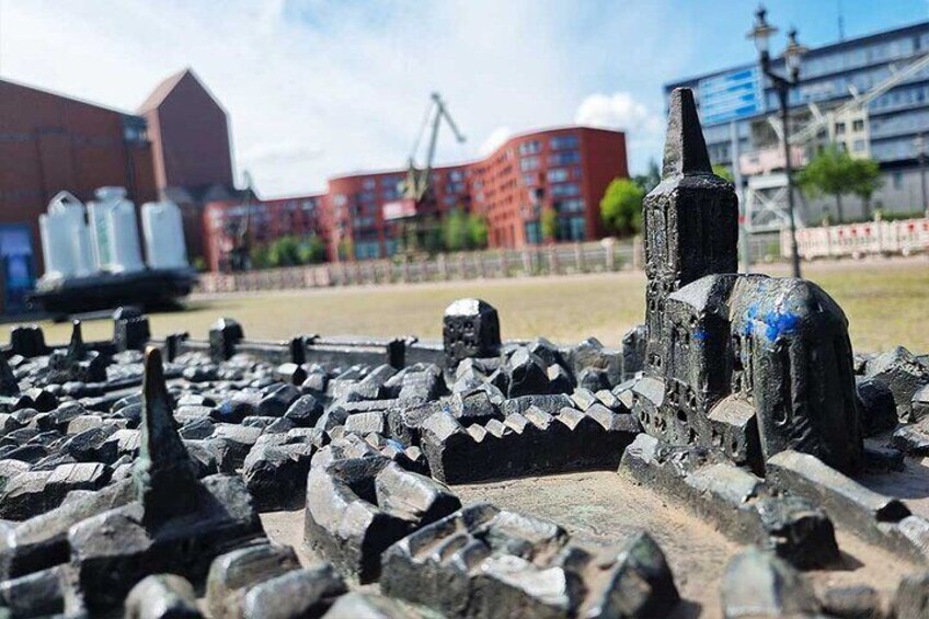 Private audio book city rally around Duisburg’s inner harbour