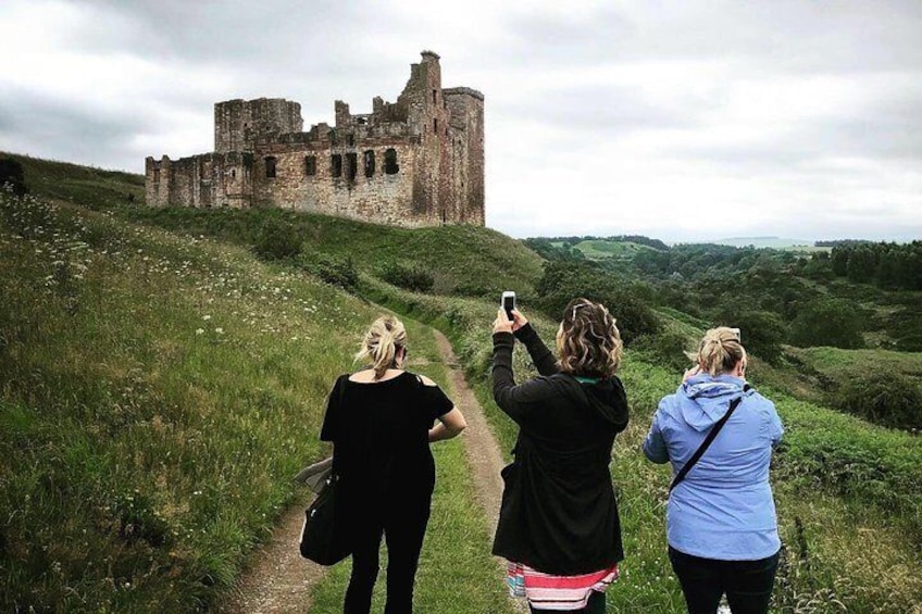Beyond Edinburgh (Half Day Tour)