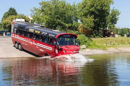 オタワ：水陸両用バスによるバイリンガルガイド付きシティツアー