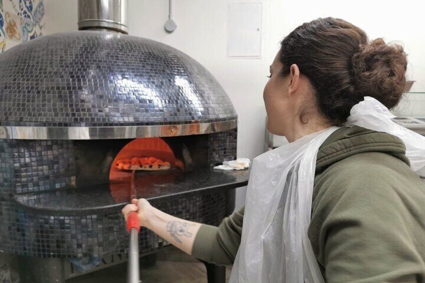 Naples: Authentic Italian Pizza Making Class with local pizzaiolo