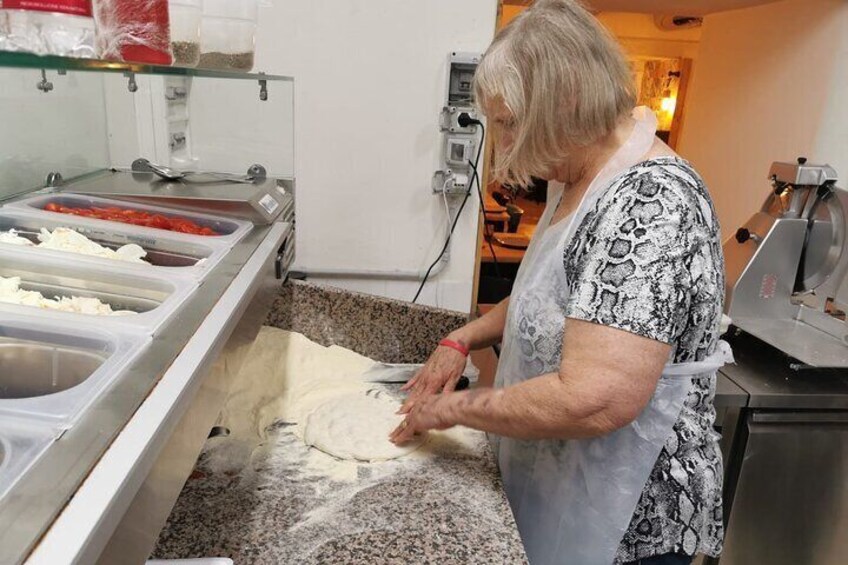 Naples: Authentic Italian Pizza Making Class with local pizzaiolo