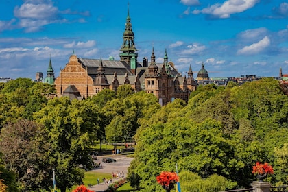 Stockholm: Djurgården and Östermalm Island Tour