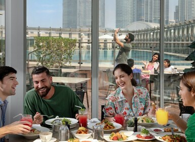 Burj Khalifa 124 和在 The Burj Club 屋頂享用午餐或晚餐