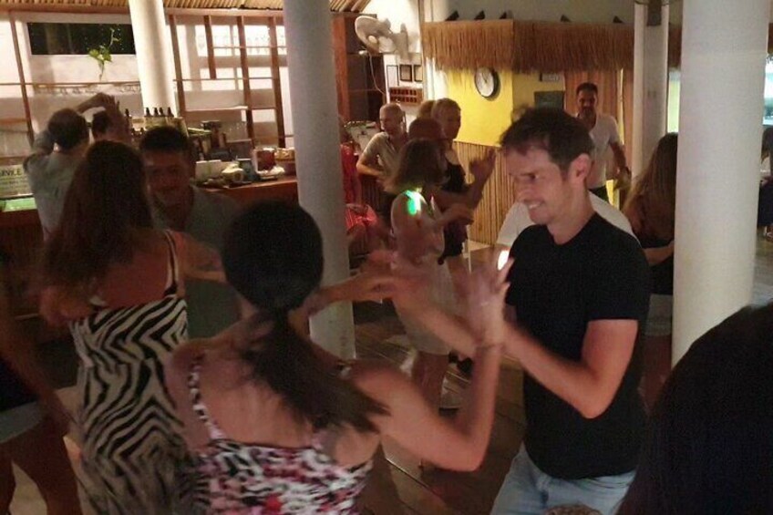 Our students always return to Samui joining us for Fuego Fridays with Patrick with their dance skills progressing every year and joining the 7pm Improvers Salsa Class then dancing into midnight!