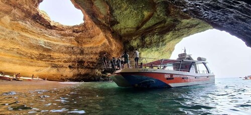 Au départ de Lagos : visite familiale en catamaran de Benagil