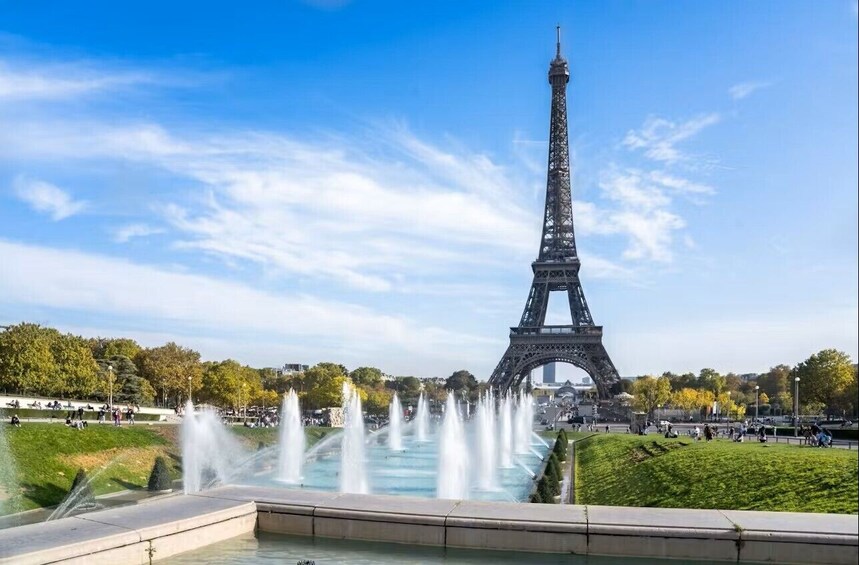 Paris insider's tour with Seine sightseeing cruise