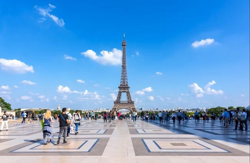 Paris insider's tour with Seine sightseeing cruise