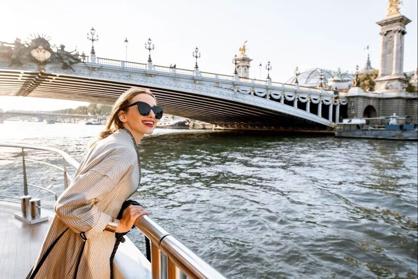 Paris insider's tour with Seine sightseeing cruise