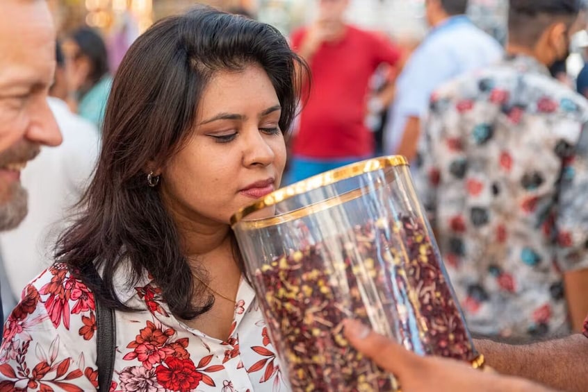 Guided walking tour of Dubai with local snacks