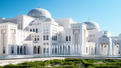 Abu Dhabi guided tour including Qasr Al Watan and local lunch