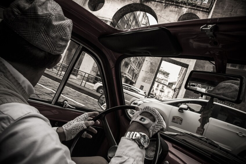 Milan: Fast Tour by Vintage Red Fiat 500 (30 mins, no stop)