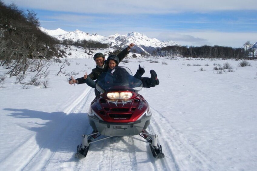 Ushuaia: Full day Snow: Sledding with Huskies Snowmobile 4x4