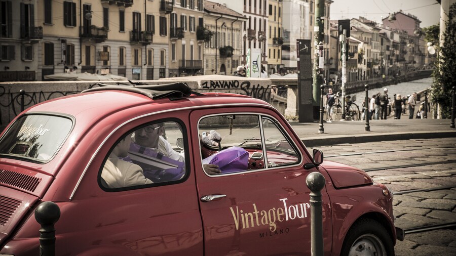 Milan: Canals Tour by Vintage Fiat 500