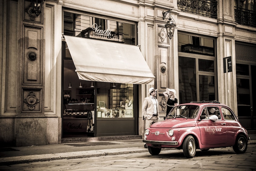 Milan: Central City Tour by Vintage Fiat 500 (2 hs, 2 stops)